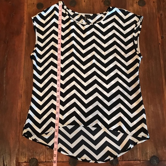 Black & White Chevron Print Top - Picture 5 of 6